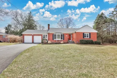 207 Williams St 1