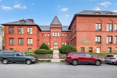31 Elizabeth St #202