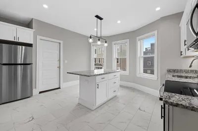 921-923 E Broadway #3