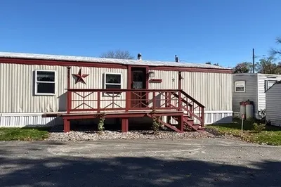 557 Southwest Cutoff #17 1