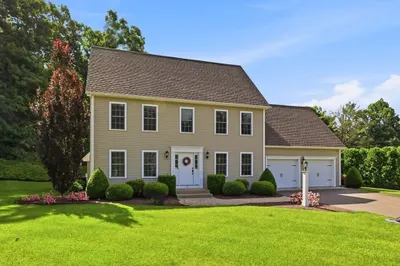 4 N Hills Ln 1