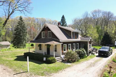 48 Poe Ave 1
