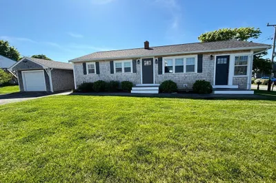 15 Shawme Ave