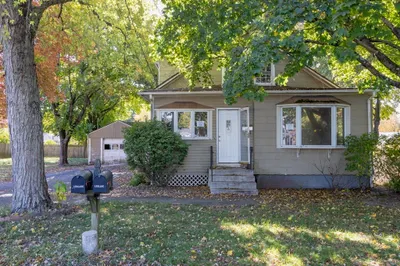 21 Forest Ave
