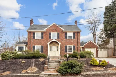 368 West Roxbury Parkway 1