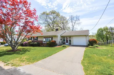 41 Maple Ave
