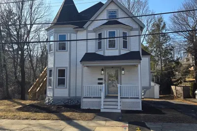 22 Linden St 1