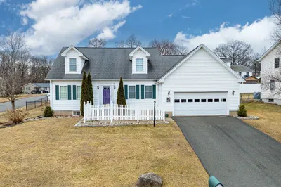 26 Gates Ave