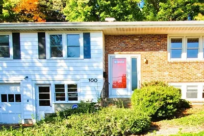 100 Woodbine Circle 1