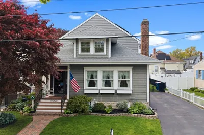 23 Milton St