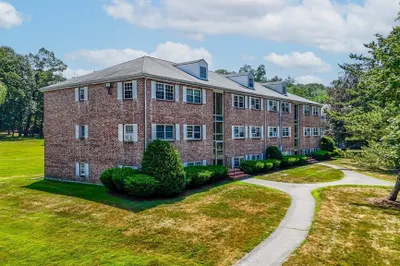 25 Edgelawn Ave #10