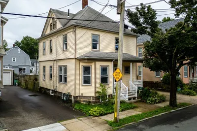 206 James St
