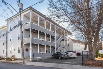 22 Carlton St #3
