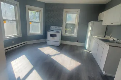 67 Front St #2 1