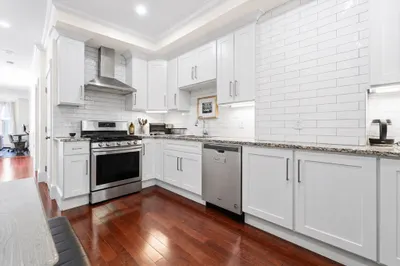 530-532 E Sixth Street #3 1