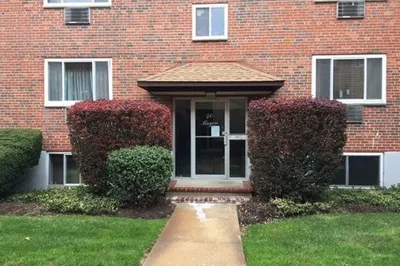 40 Bryon Rd #4