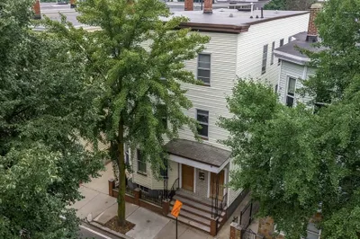 311-313 Cardinal Medeiros Ave 1
