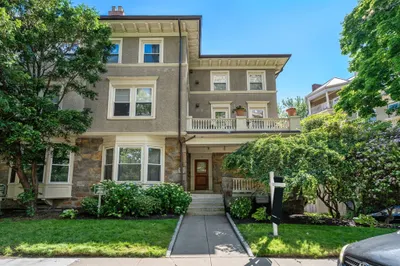 19 Regent Circle #1