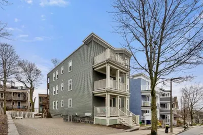 128 Cushing Ave #2