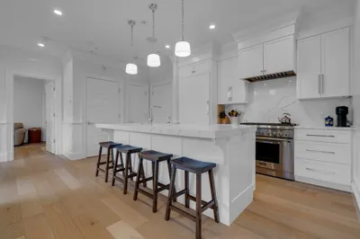 205 E St #10N