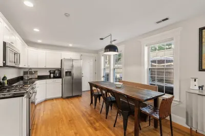 77 Baxter St #1