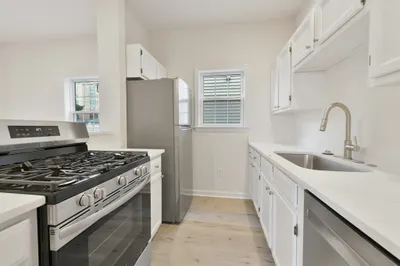 39 Middle St #1