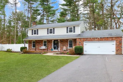 8 Ridgefield Rd 1