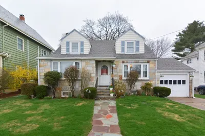 183 Pauline St