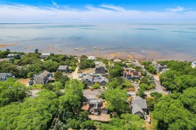 118 Bay Rd 1