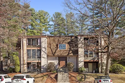 5 Greenbriar Dr #204 1