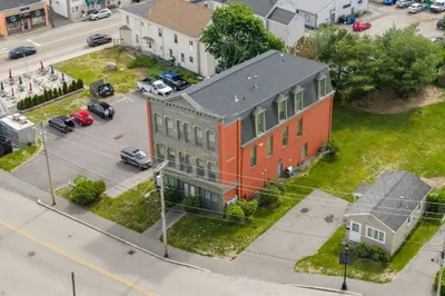 82 & 84 Railroad St