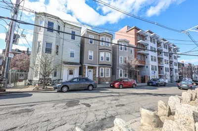 64 Bremen St 1