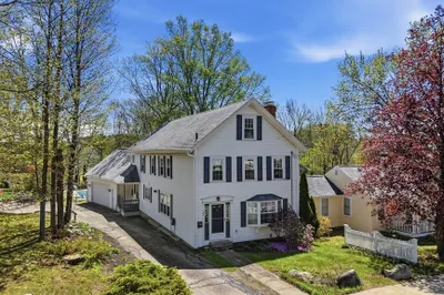 39 E Main St