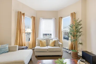 23 Lawrence Ave 1