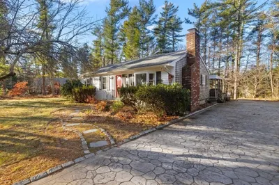 49 E Howland Rd 1