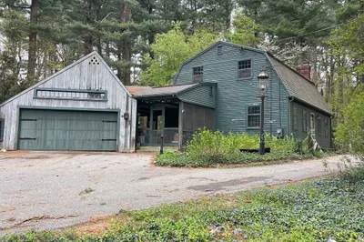 18 Crown Rd