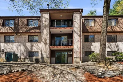 3 Greenbriar Dr #103 1