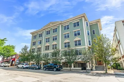 426 Main St #402 1