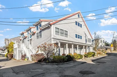 60 Rocky Neck Ave #202 1