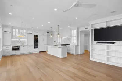 37 Farragut Rd #6