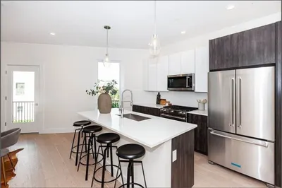 105 Washington St #2C
