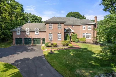 16 Longmeadow Rd 1