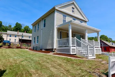 598 Main St