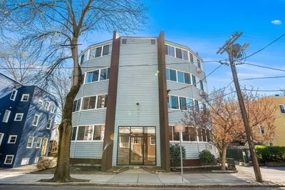 516 Green St #4B