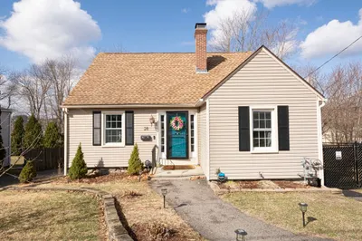 28 Button St