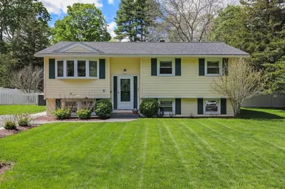 12 Christopher Rd