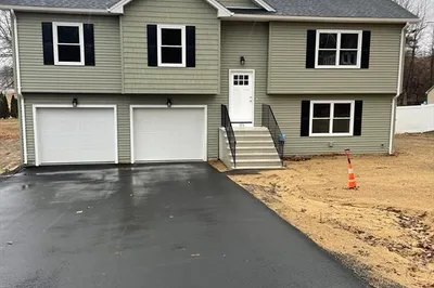126 Ludlow Rd 1