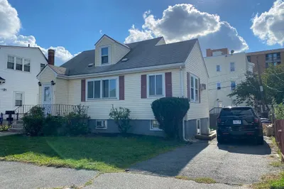 41 Winthrop Pkwy #B