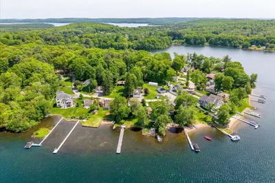 51 Lakeshore Dr 1
