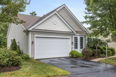 10 Great Pointe 1
